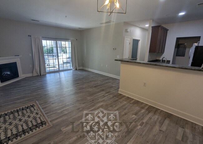 Foto del edificio - 8045 Bienville Dr