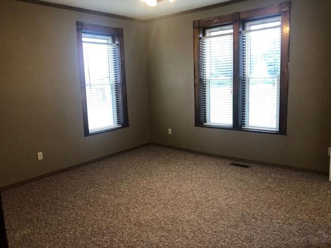 Building Photo - 1615 Broadway St