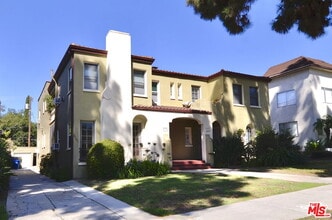 Building Photo - 2021 N Vermont Ave