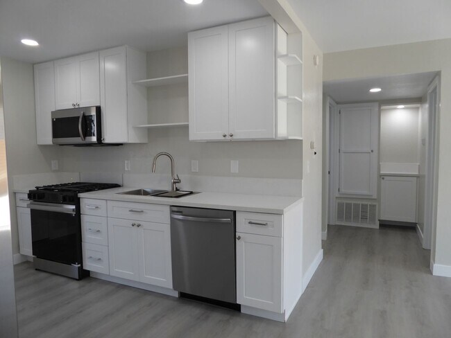 Foto del edificio - 204 W Robertson Rd