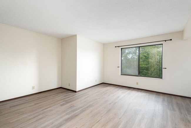 Building Photo - 1301 Springfield Dr