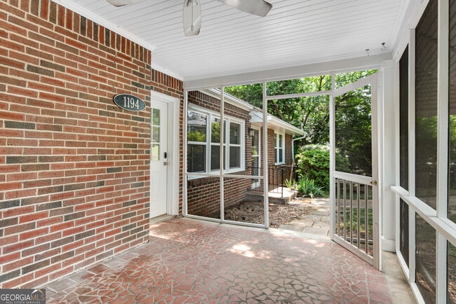 Building Photo - 1194 Spring Valley Ln NE