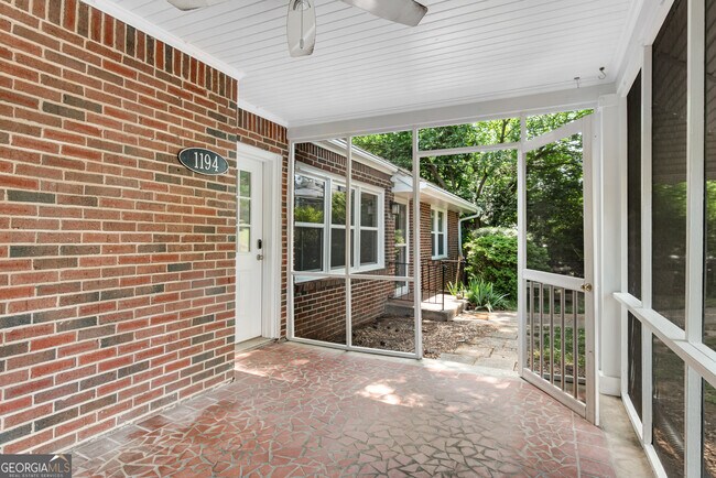 Foto del edificio - 1194 Spring Valley Ln NE