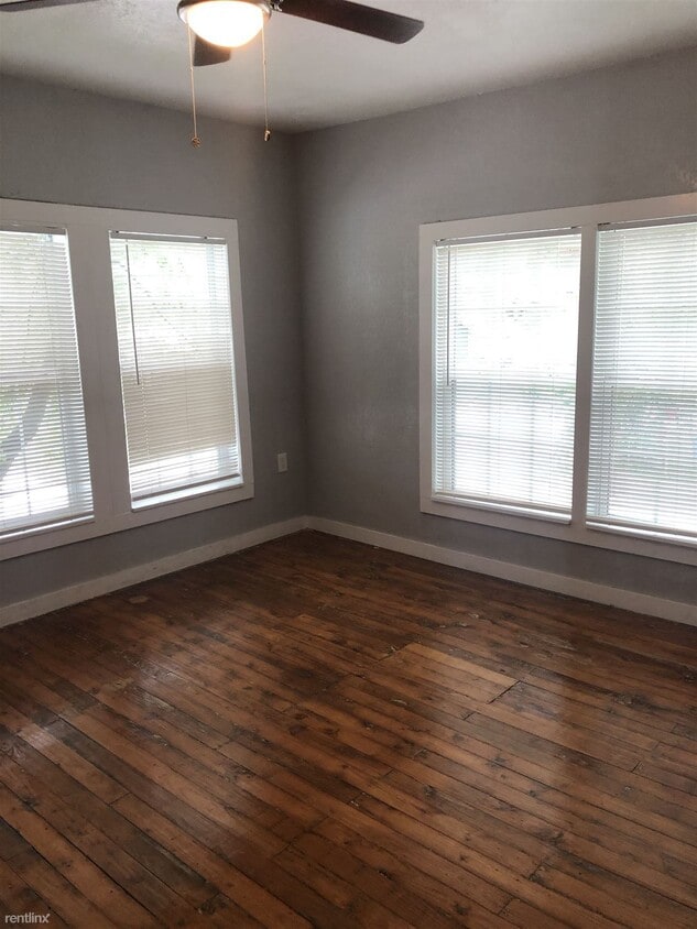 Primary Photo - 1 br, 1 bath Duplex - 211 Robert E Lee C -...