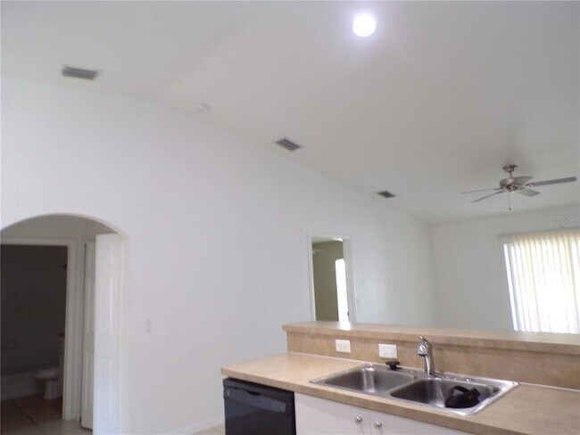Building Photo - 385 Sunflower St
