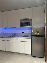 Building Photo - 1750 Kalakaua Ave