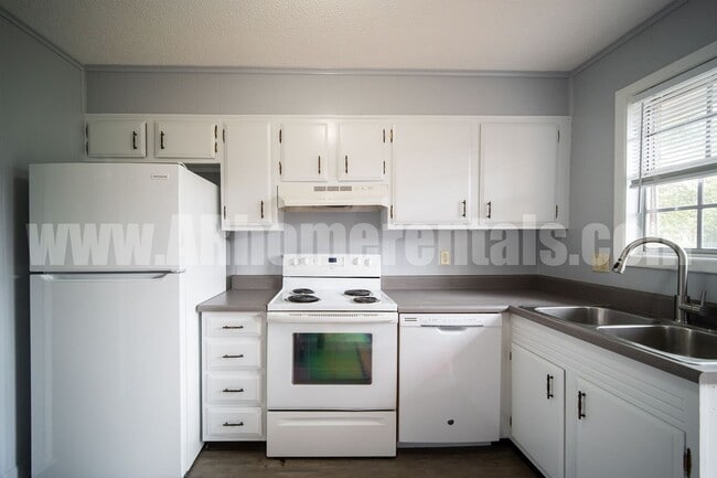 Building Photo - 8209 Woodview Dr E