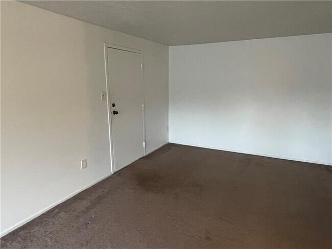 Building Photo - 325 Ridge Point Cir