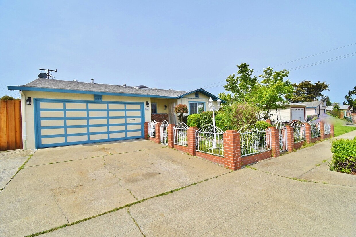 Foto principal - $3,590 / 3 BR - NICELY REMODELED FREMONT H...