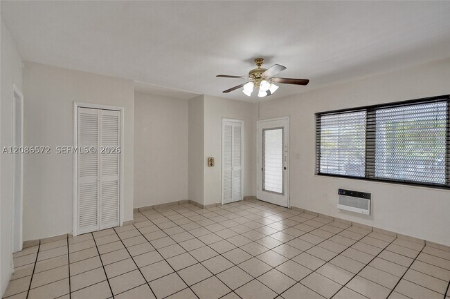 Foto del edificio - 7300 Byron Ave