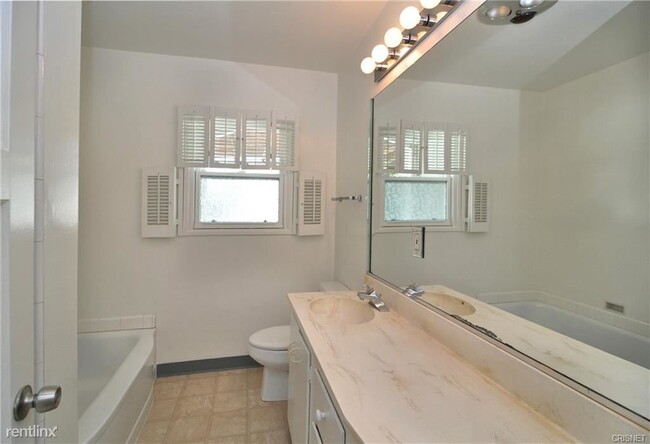Building Photo - 3 br, 2 bath House - 5745 Columbus Ave
