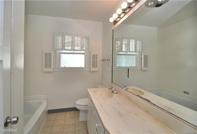 Foto del edificio - 3 br, 2 bath House - 5745 Columbus Ave