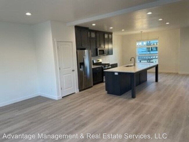 Building Photo - 4 br, 3 bath House - 1072 W 530 S