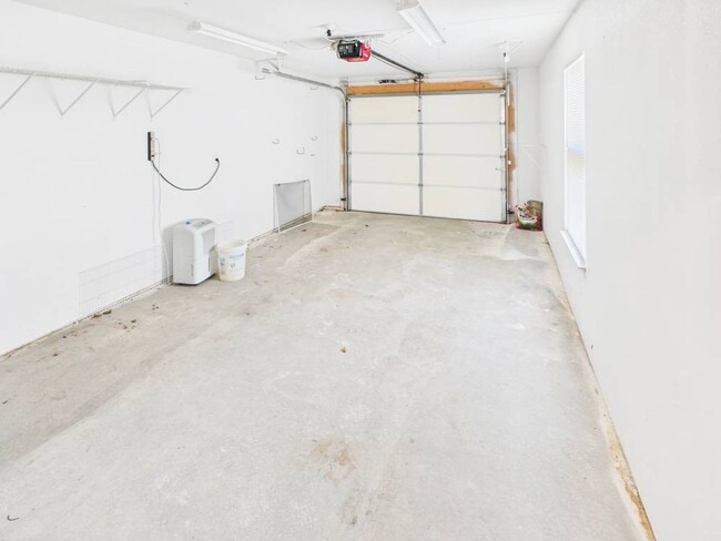 Building Photo - 402 Elliott Ln