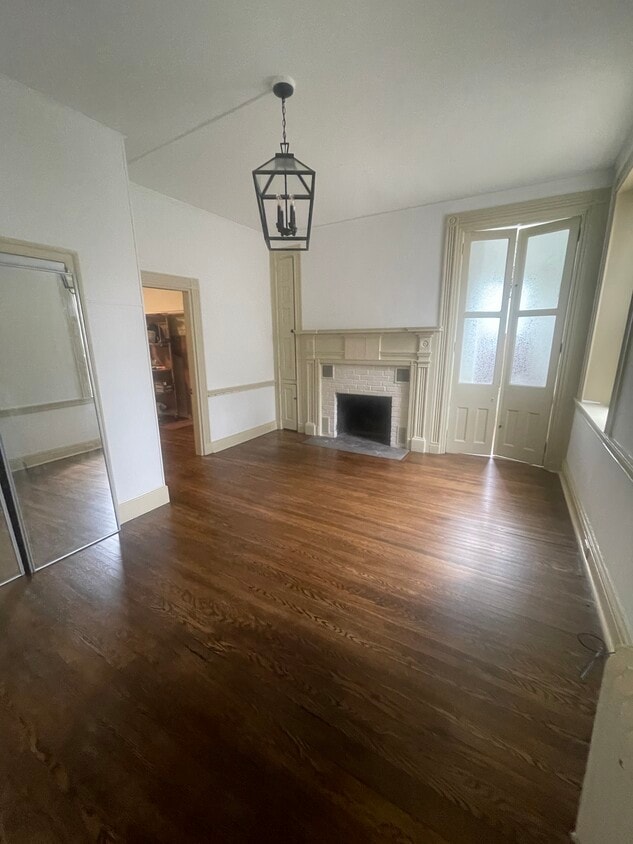 Primary Photo - 800 E Marshall St