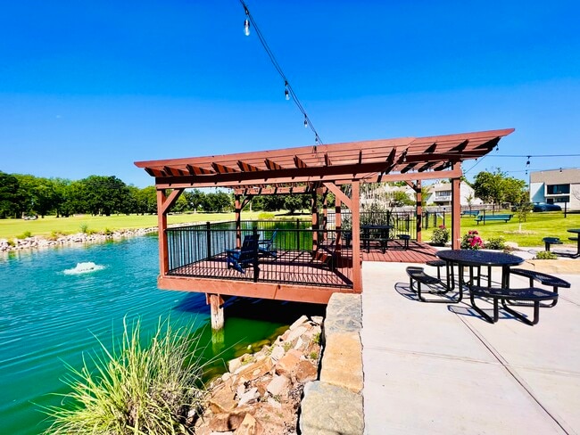 Building Photo - The Landing On 9