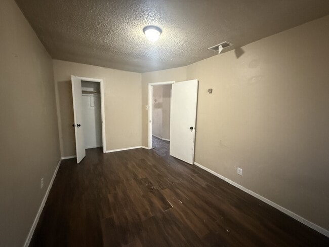 Building Photo - 323 E French Pl