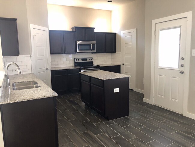Building Photo - LUXURY 2 STORY DUPLEX LOCATED IN MIDLOTHIA...
