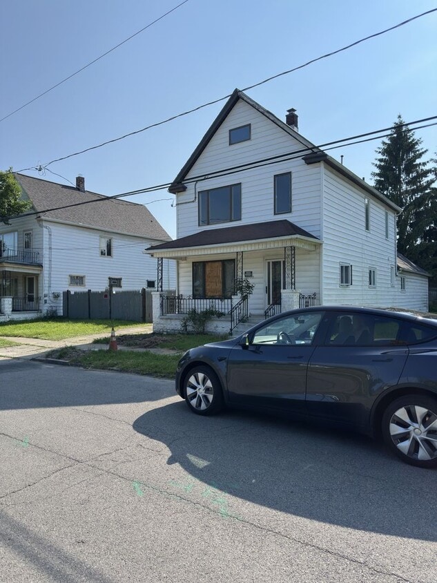 Primary Photo - 38 Peck St
