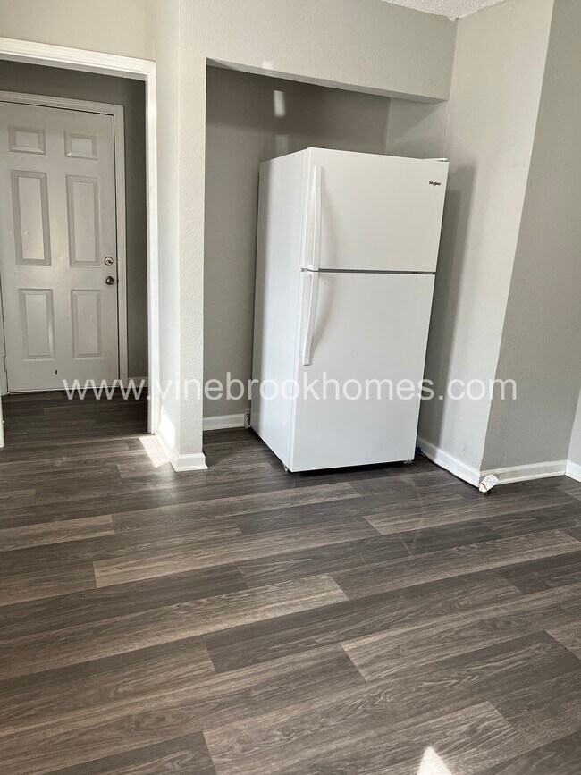 Foto del edificio - 9216 McGee St