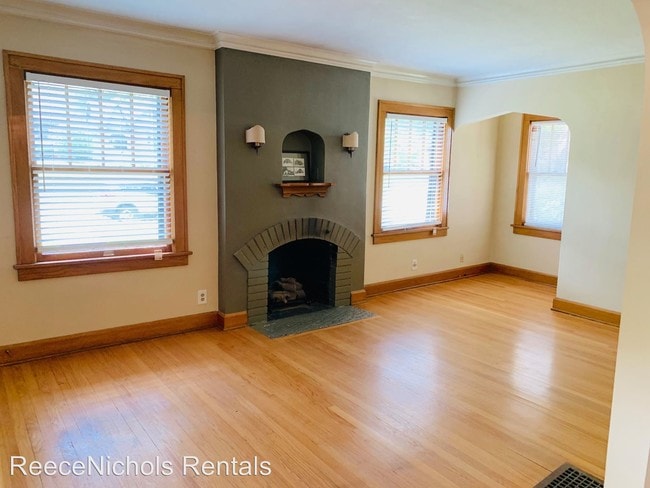 Building Photo - 3 br, 1.5 bath House - 7351 Walnut St.