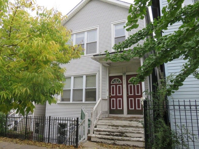 Building Photo - 1457 N Paulina St