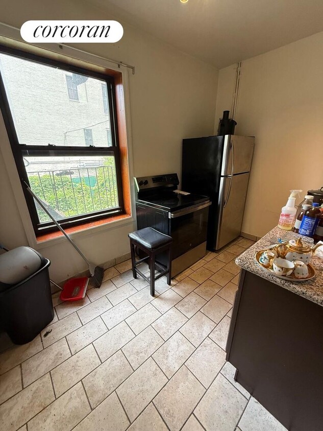 Foto principal - 415 E 187th St