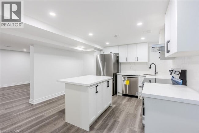 Building Photo - 16 Doreen Ct