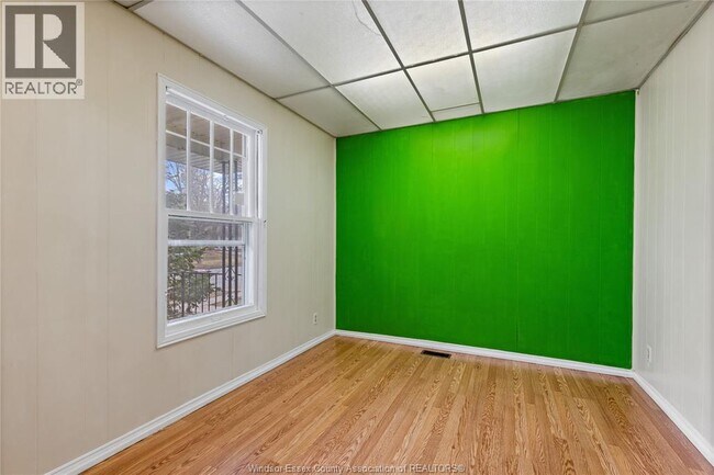 Photo du bâtiment - 3168 Wyandotte St W