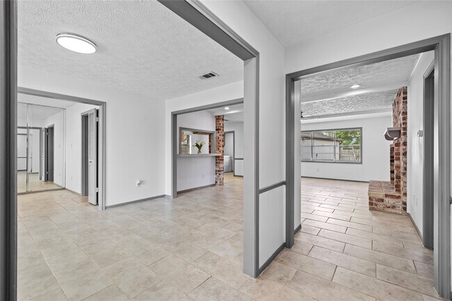 Foto del edificio - 13834 Oakwood Ln