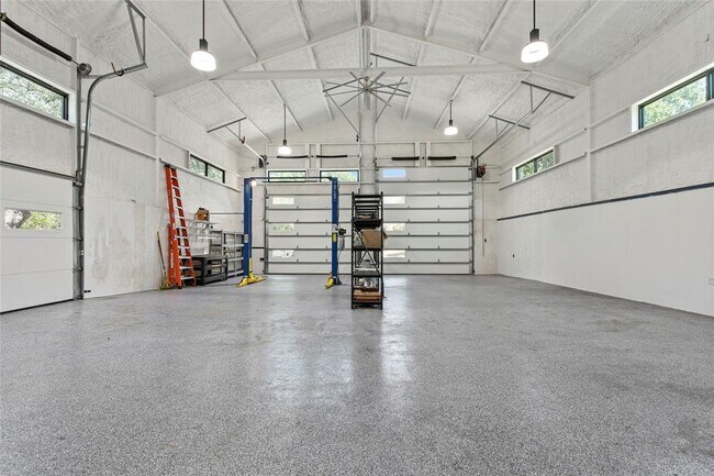 Building Photo - 5110 Sioux Ln