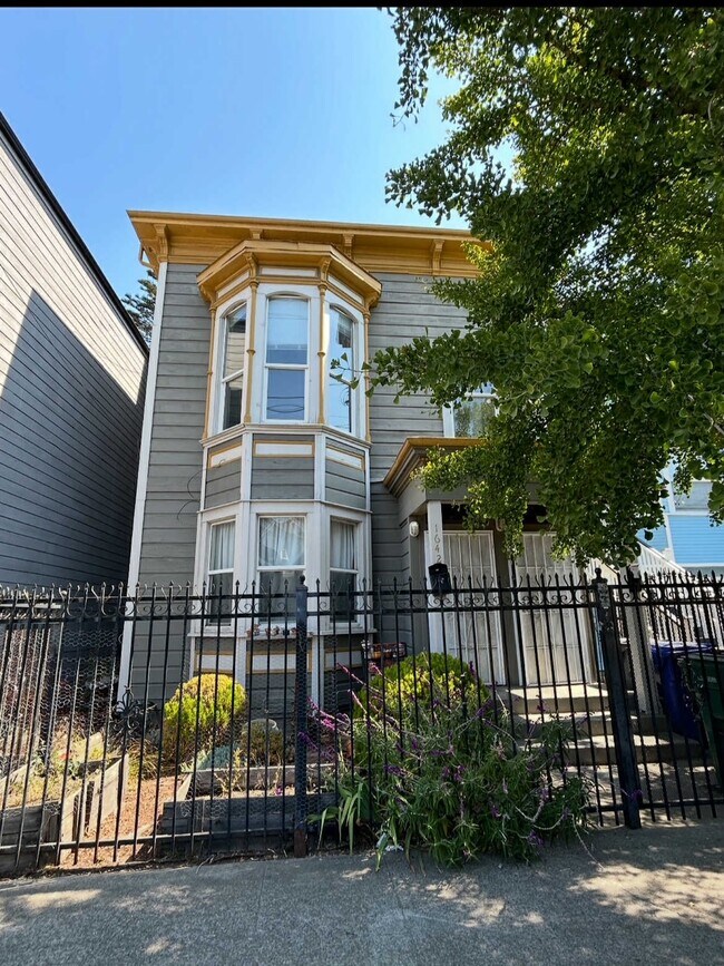 Building Photo - 1642 12th St