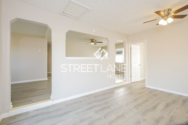 Building Photo - REDUCED!