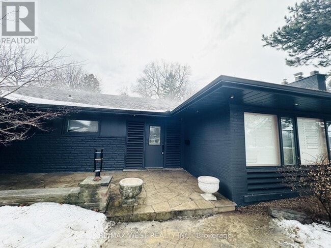 Photo du bâtiment - 416 The Kingsway