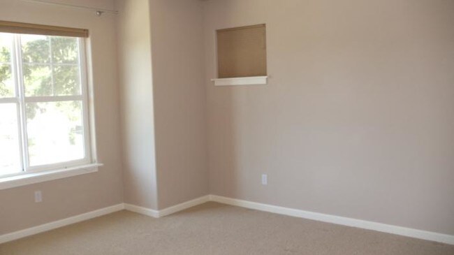 Building Photo - 3 bedroom in Shoreline WA 98155