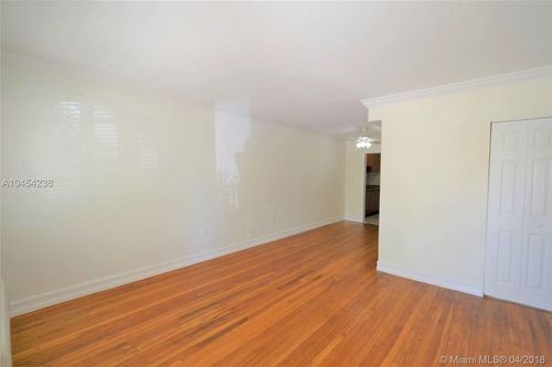 Foto del edificio - 7925 Hawthorne Ave