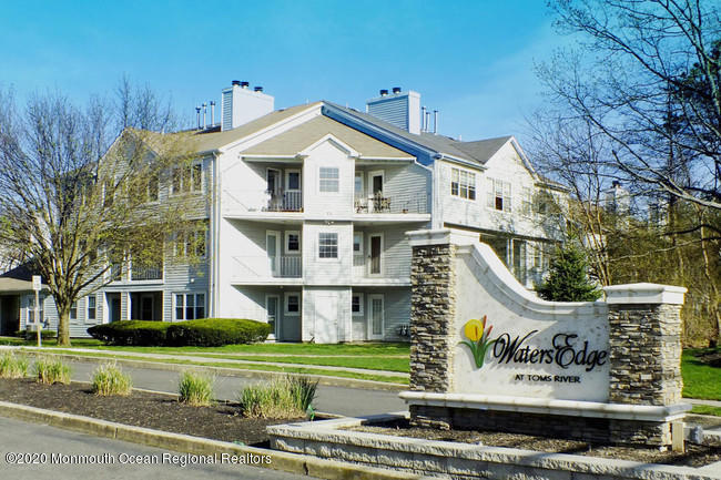 Foto principal - 2020 Waters Edge Dr