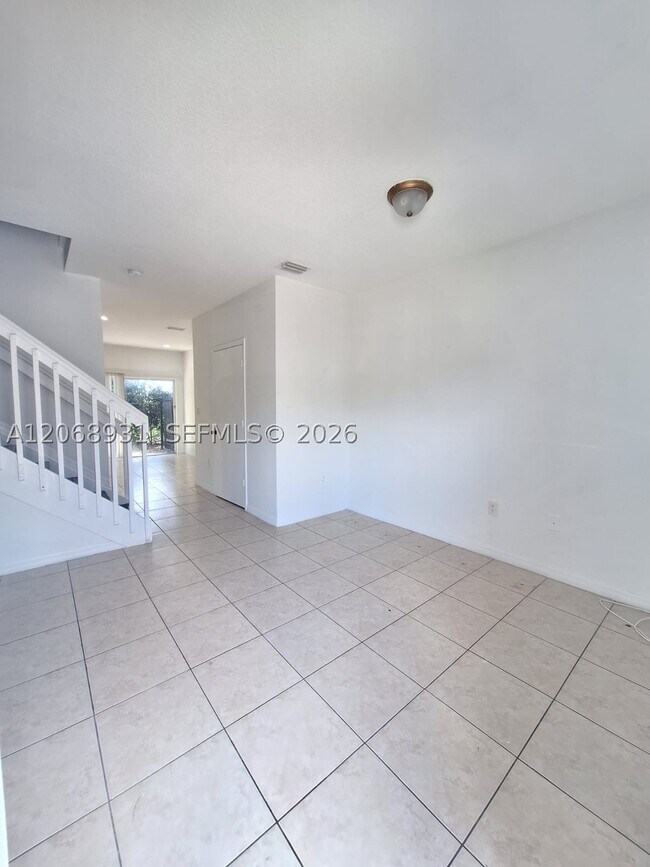 Building Photo - 1654 SE 31st Ct