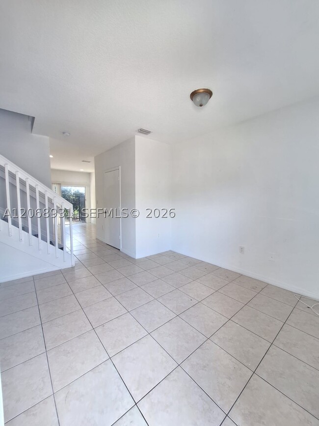 Building Photo - 1654 SE 31st Ct