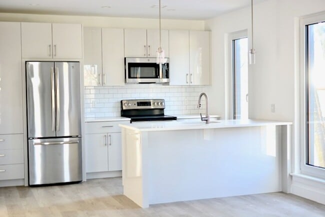 Brand new 4 bed 2 bath.... SEPT 1ST!!! - Brand new 4 bed 2 bath.... SEPT 1ST!!! House