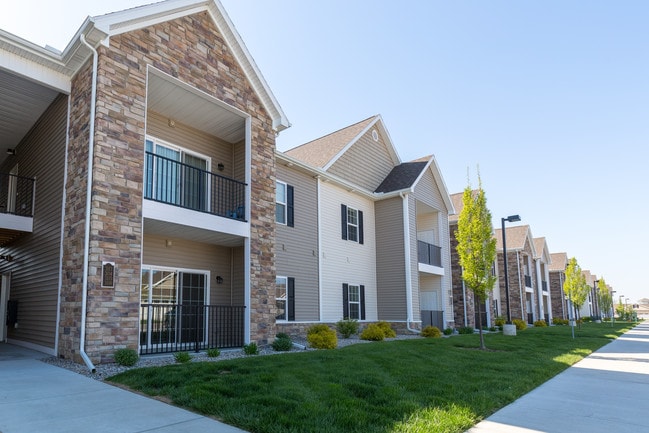 Lakeside Apartments - Lakeside at Fallen Timbers