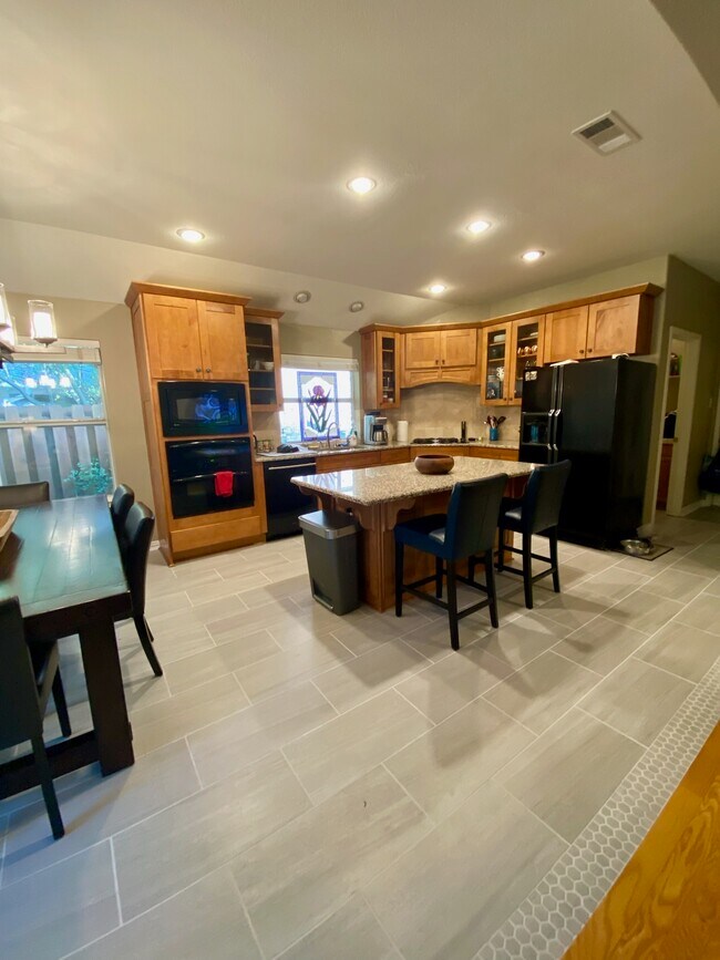 KITCHEN - 5812 Miramonte Dr