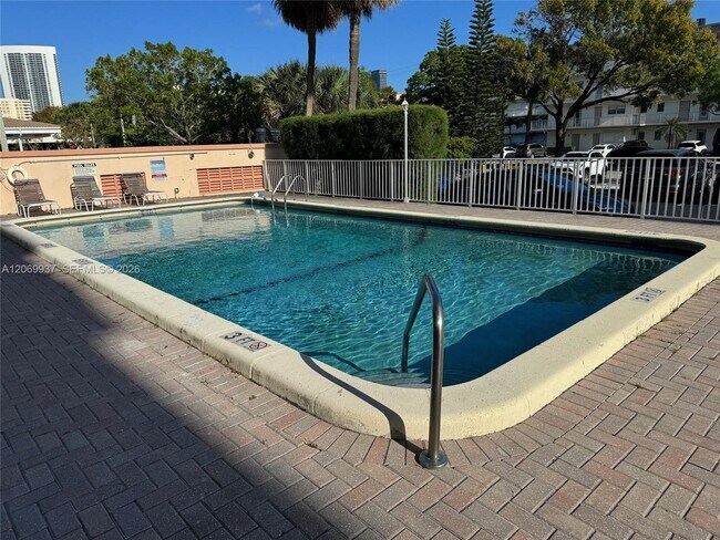 Foto del edificio - 2200 E Hallandale Beach Blvd