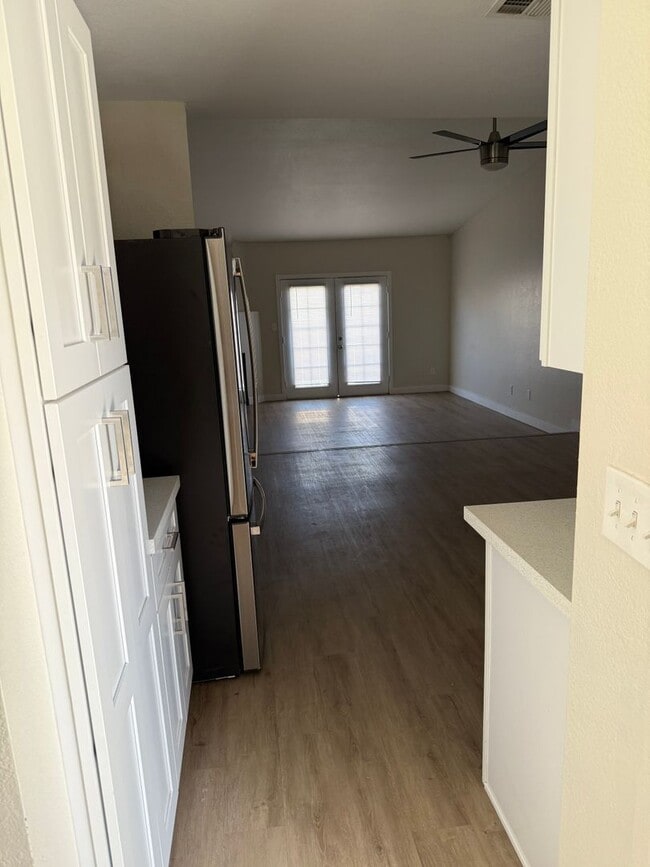 Building Photo - Central Phoenix Townhome Oasis – 3 Bed, 2 ...