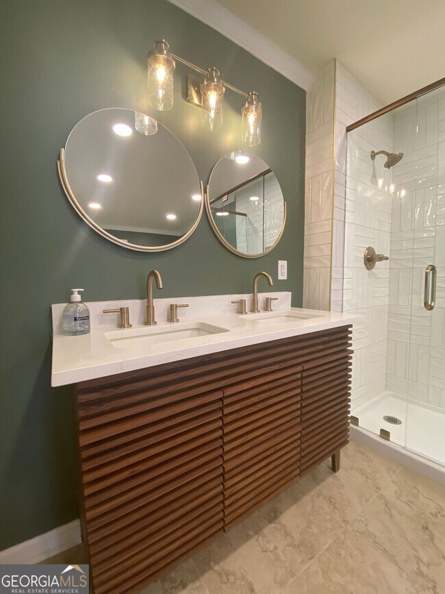 Foto del edificio - 297 Macon Ave