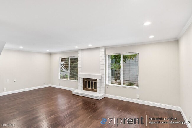 Building Photo - 4 br, 2.5 bath Townhome - 807 Magellan Ln,...
