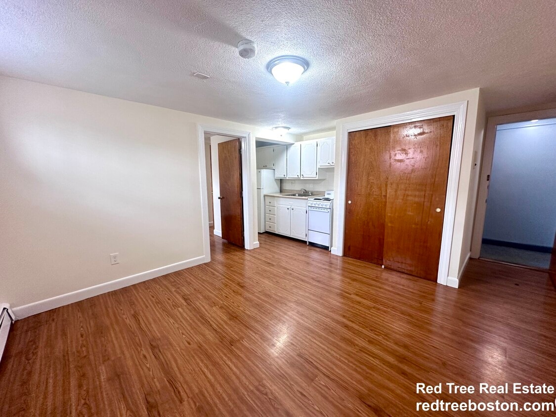 Primary Photo - 176 N Beacon St