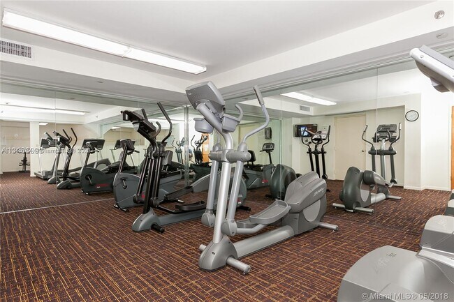 Foto del edificio - 18151 NE 31st Ct