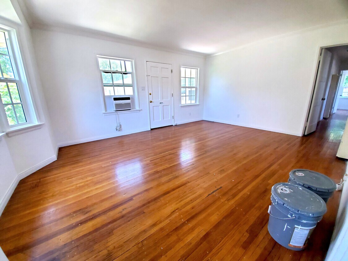 Living room - 4020 Bemis St