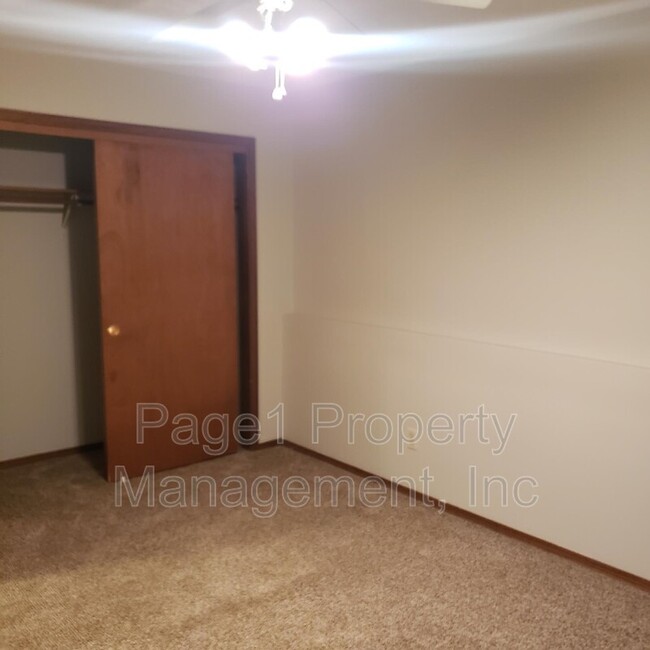 Building Photo - 6042 Boxwood Dr